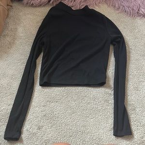 Small black crop top long sleeve shirt